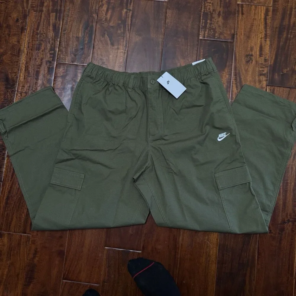 Nike Sportswear Club Woven Olive Cargo Pants